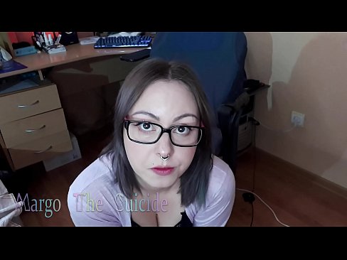 ❤️ Kynþokkafull stelpa með gleraugu sýgur dildó djúpt á myndavélinni ️❌ Fjandinn myndband hjá okkur ❌
